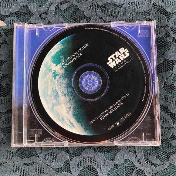 The Phantom Menace Cd Soundtrack w / collectors poster cover - Picture 4 of 8